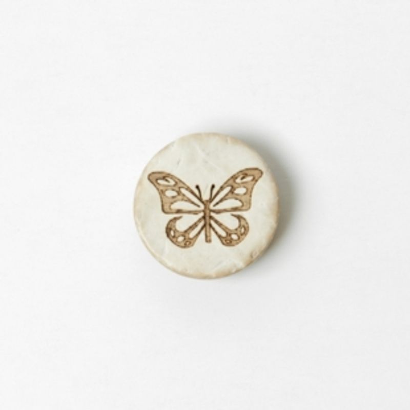 Kokosknapp med sommerfugl