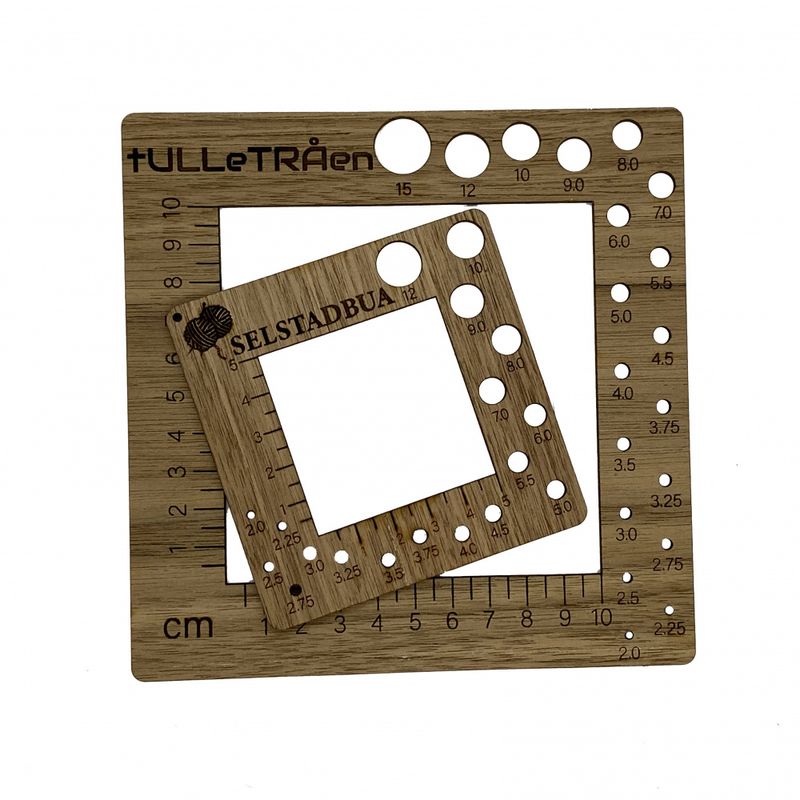 Strikkefasthetsmåler i  valnøtt med eget navn/logo